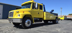 2002 Freightliner 14 ton wrecker